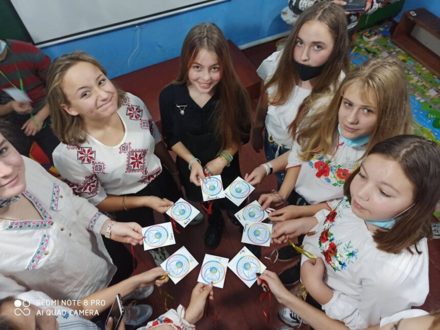 Вперше 139 українських школярів стали випускниками міжнародн ого курс у освіти миру