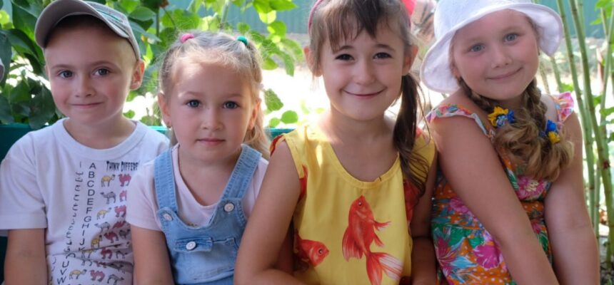 Посмішки малечі роблять світ кращим Посмішки малечі роблять світ кращим